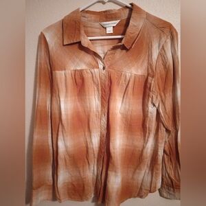 Women's Button-up plaid shirt